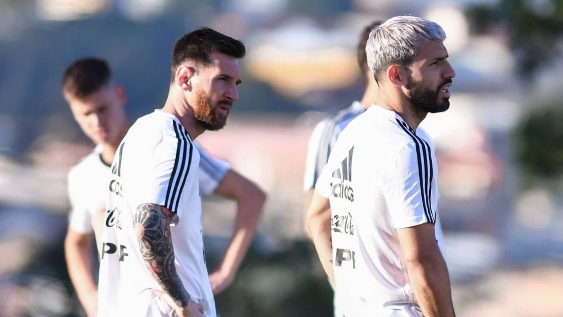 Lionel Messi le reclamo al ‘Kun’ Agüero porque no le contesta sus mensajes