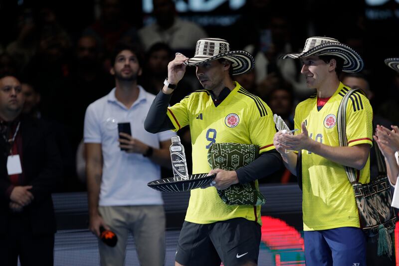 Rafael Nadal VS Casper Ruud durante su juego de exhibición en el Coliseo Live en Bogotá.