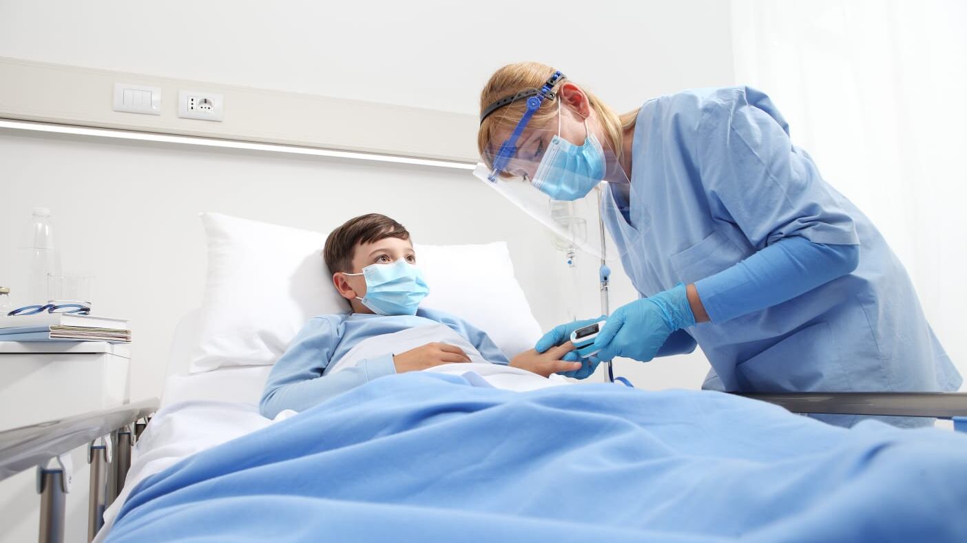 El hospital contará con videojuegos y juegos para los niños que estén internados.