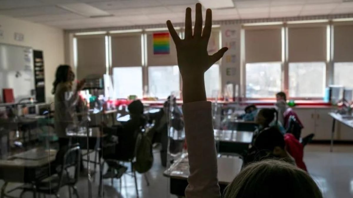 La madre, quien reside en Carolina del Norte, recibió de su hijo una foto desde su salón de clases de sexto grado de la Escuela Intermedia Smithfield