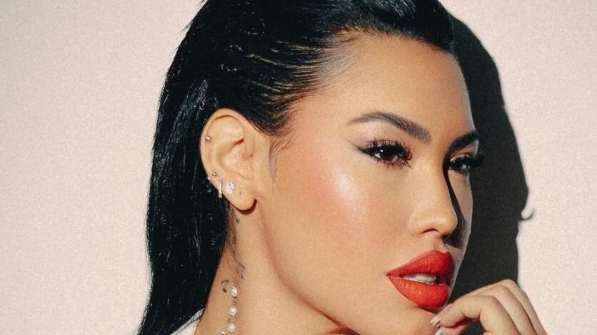 Ana del Castillo se encontraba de lo más cómoda compartiendo con algunos fanáticos tomándose unas fotografías cuando todo ocurrió.