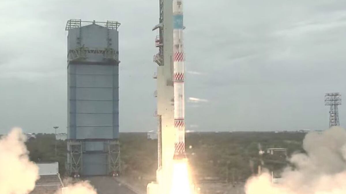 Nuevo cohete indio despega con dos satélites