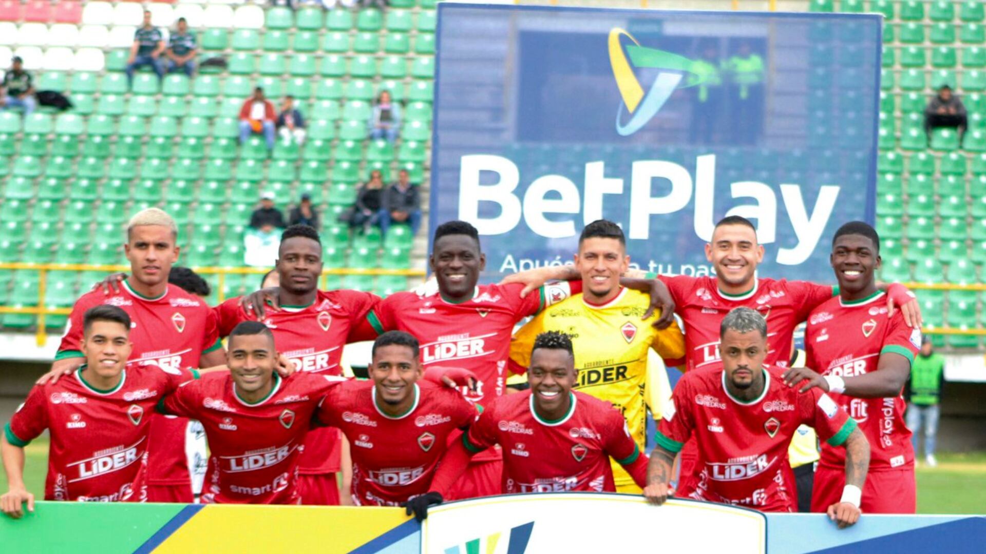 ¿Aprendieron de Santa Fe? Futbolistas de Patriotas se agarraron en pleno partido