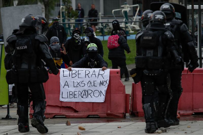 Manifestación de integrantes de la Primera Línea exigiendo la liberación de los presos políticos.