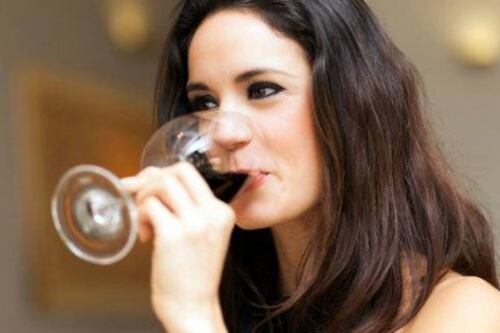 Estas son las 4 bebidas alcohólicas más dañinas para tu piel