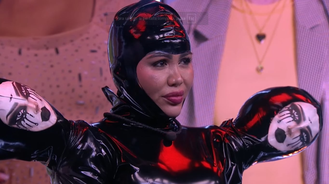Vestido de dos cabezas de Yina Calderón en 'La casa de los famosos Colombia 2'