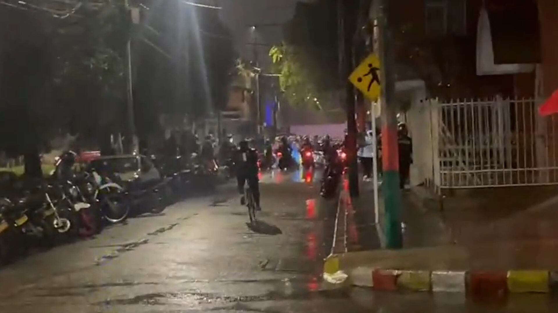 Motociclistas en Bogotá realizan manifestación en la Calle 80.