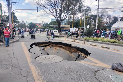 Alcaldía revela detalles sobre impresionante crater en vía de Suba y hace advertencia por elecciones