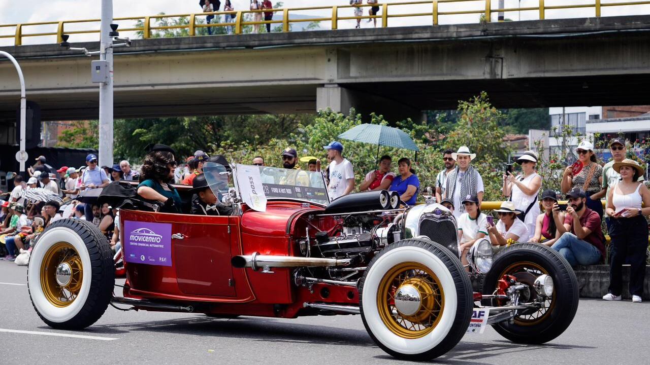 Versión 27 del Desfile de Autos Clásicos y Antiguos 2024