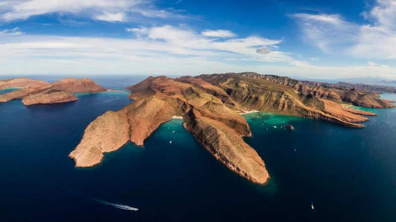 En sus alrededores se encuentran montañas, playas de arena blanca, paisajes desérticos y actividades de aventura que le inyectan un toque de adrenalina a la tranquilidad de su nombre. Foto: Said Pulido.