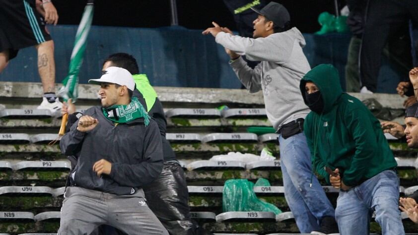 Enfrentamiento hinchas en el Atanasio Girardot en Medellín de Nacional y Junior