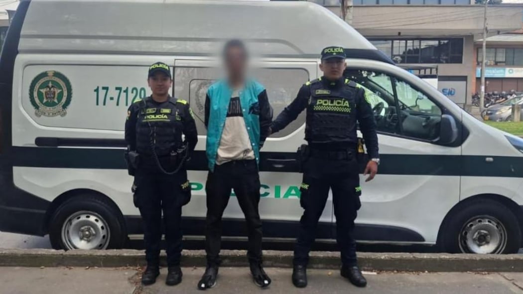 Policía captura en Chapinero Alto a hombre señalado de robar celular a una mujer