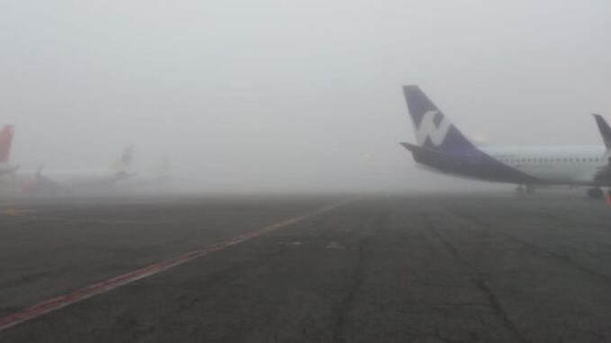 Aeropuerto José María Cordova con niebla en Medellín.