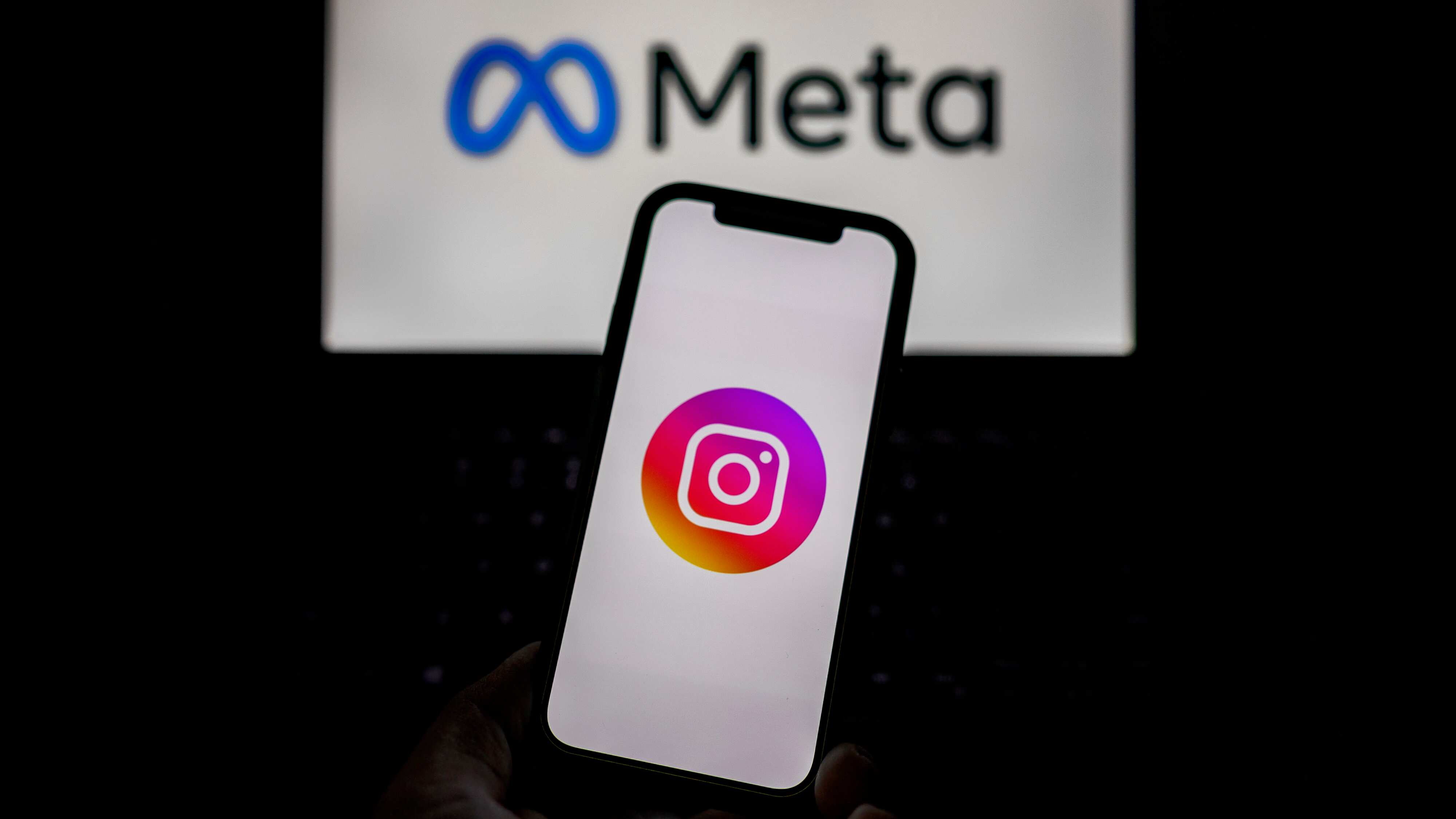 Usuarios eliminan Facebook e Instagram