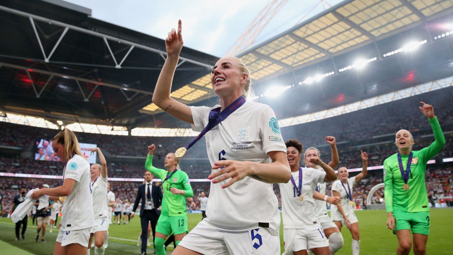 Las jugadoras de Inglaterra celebran el título de la Euro 2022