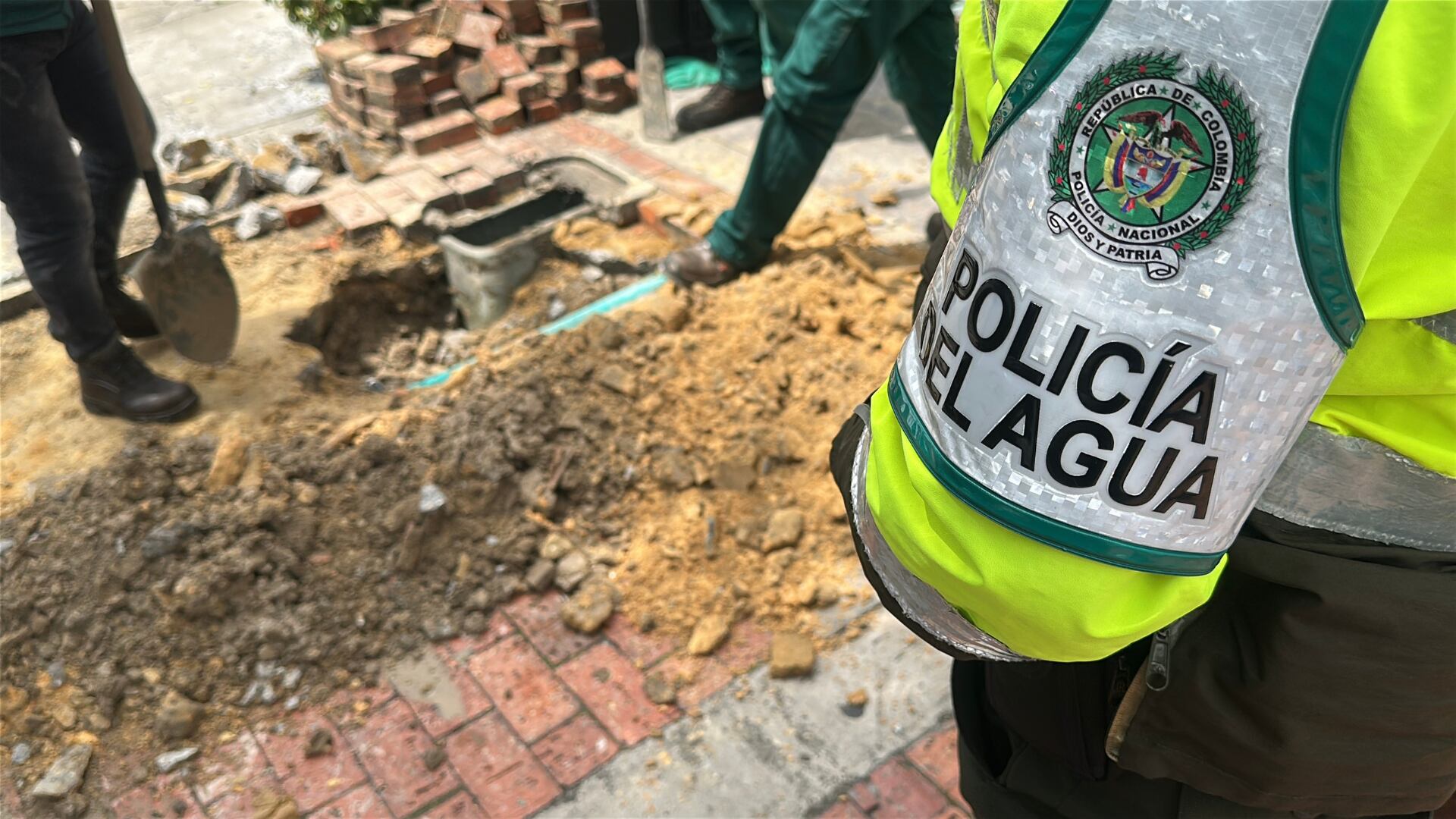 En encontraron cinco hoteles que robaban agua en Bogotá en medio de la emergencia por al agua potable
