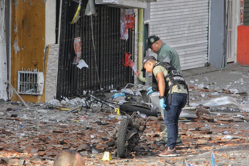 Atacan con moto bomba hotel donde se alojan carabineros de la Policía en Jamundí.