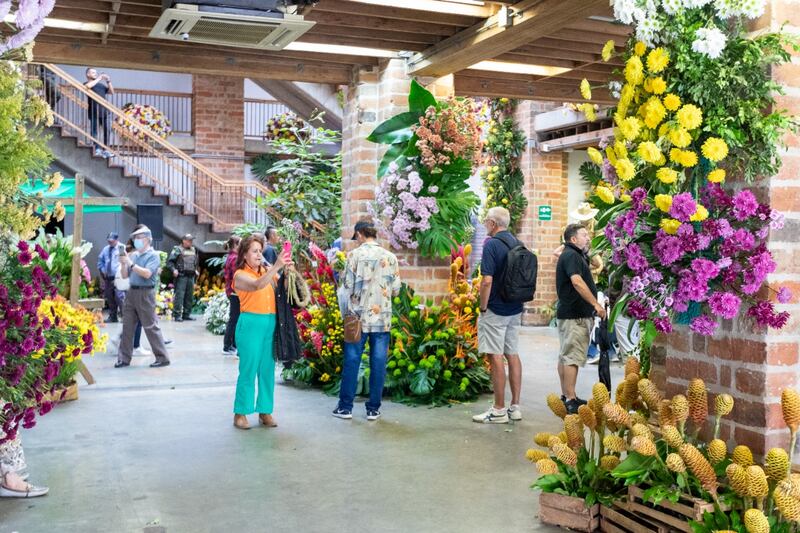 Edificio patrimonial Velásquez se engalana de flores