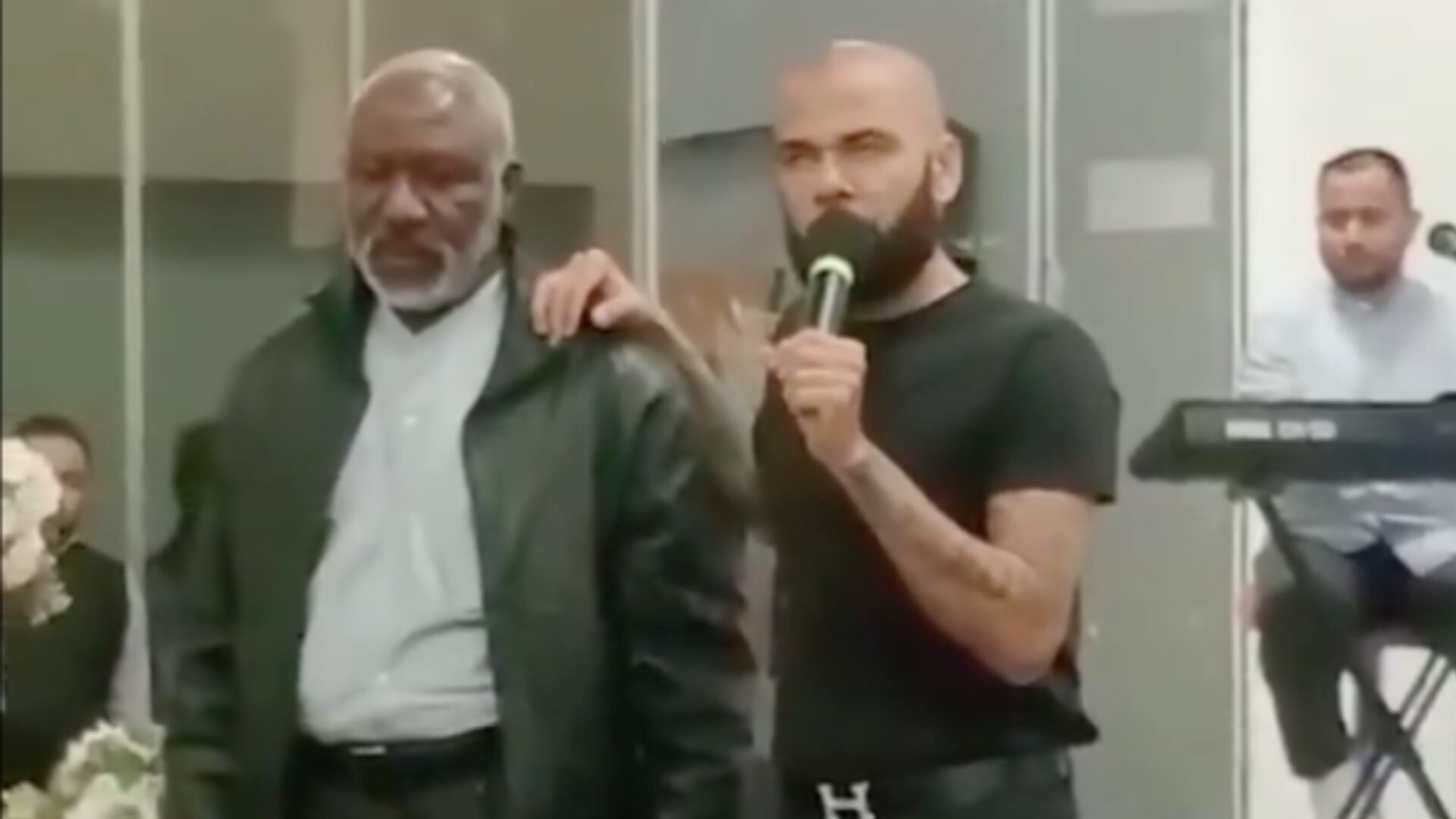 Un drástico cambio en la vida de Dani Alves: Fue visto predicando en una iglesia