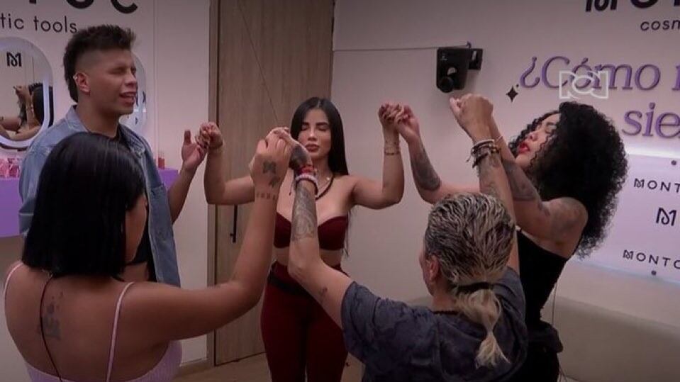 El cantante Andrés Altafulla tiene al equipo fuego en ascua pues pudiera cambiar el destino de una participante de ‘La casa de los famosos Colombia 2’