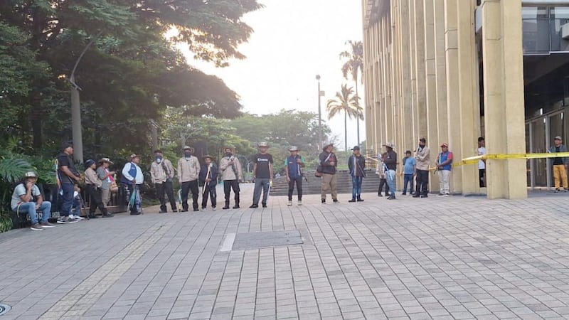 ¡Caos en Medellín! Bloqueo total en La Alpujarra por masiva minga indígena, esto es lo que debe saber
