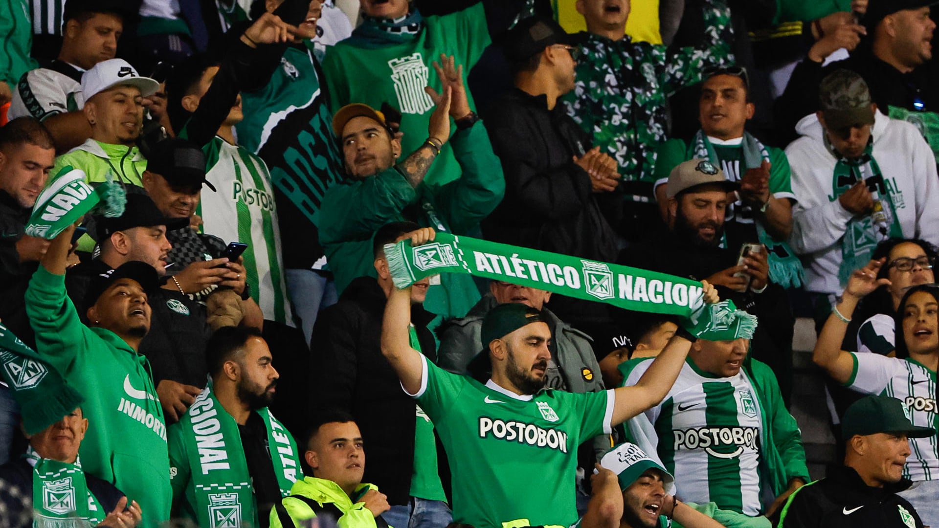 Racing – Nacional: una multitud de hinchas de Nacional se hizo presente en Argentina