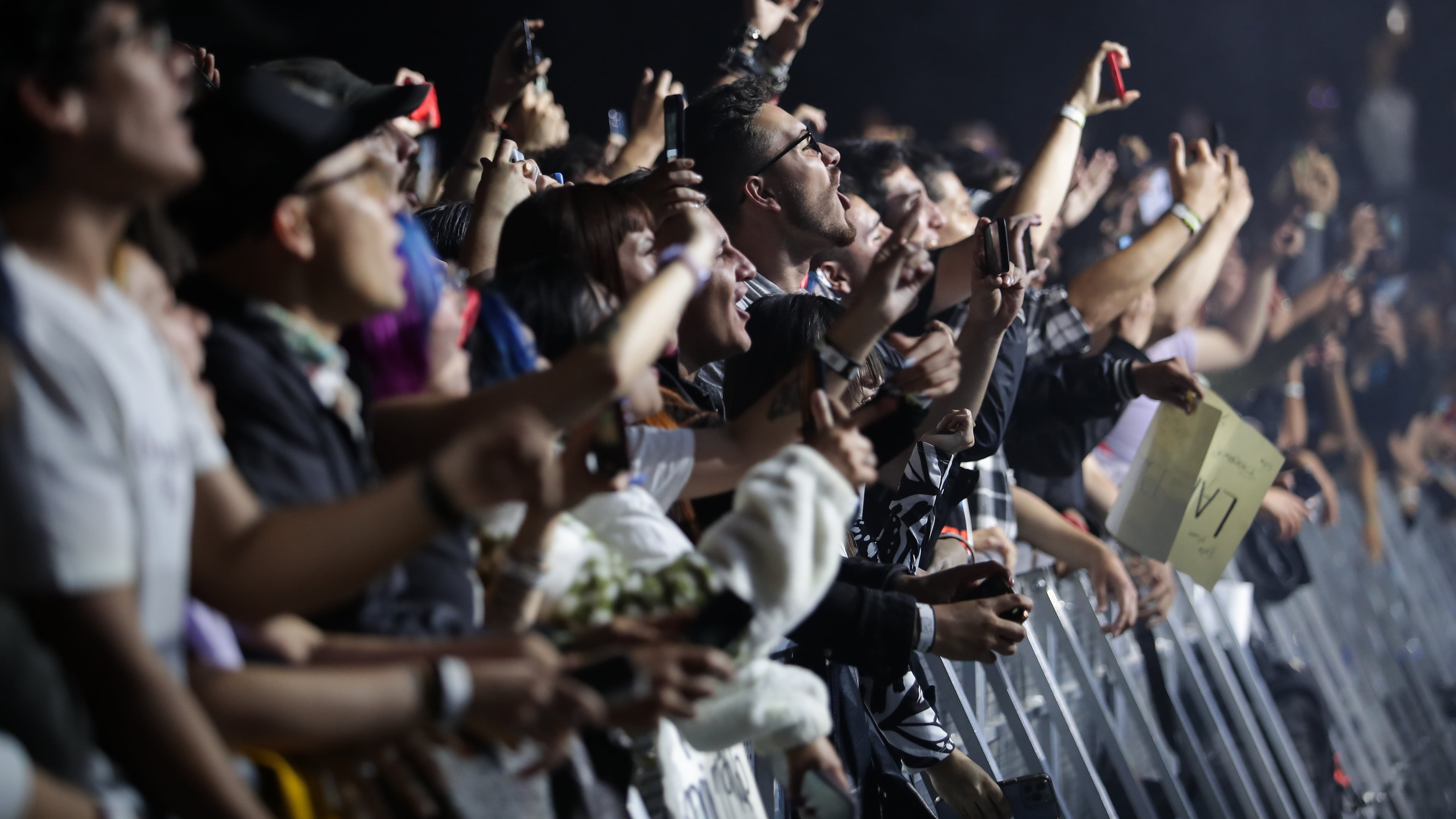 La banda uruguaya, Cuarteto de Nos, durante su presentación en el Movistar Arena de Bogotá