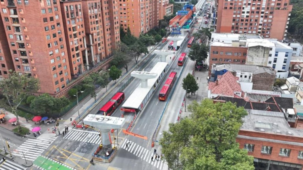 Cierran vagón de una importante estación de TransMilenio.