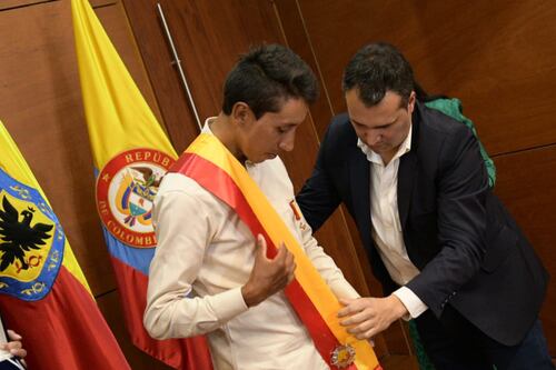 A Egan Bernal por fin le reconocieron su compromiso con el ciclismo y fue condecorado por el Concejo de Bogotá