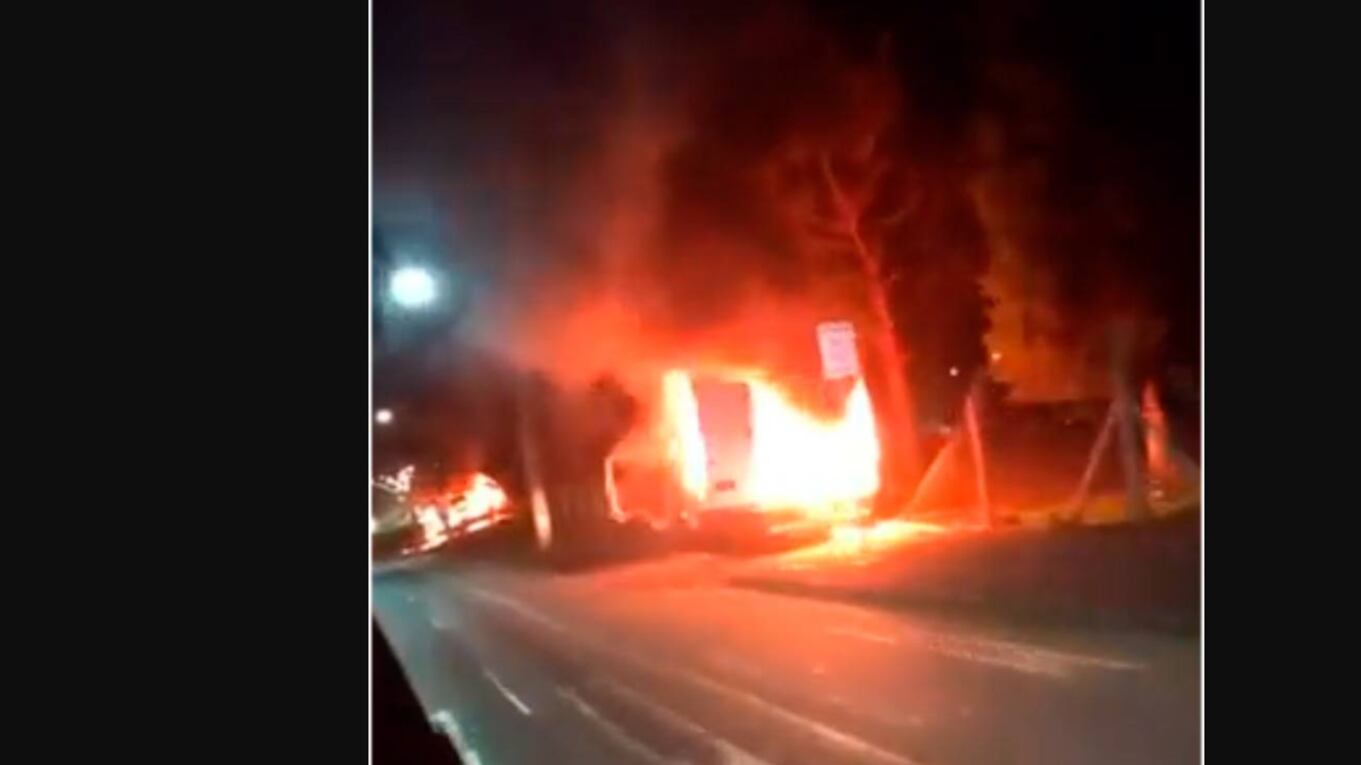 Caos en Brasil: Pandilla ‘cierra’ ciudad y hace rehenes para robar camioneta de valores