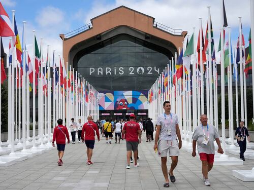 Restaurante de la Villa Olímpica causa polémica en París: ¿de qué se quejan los atletas?