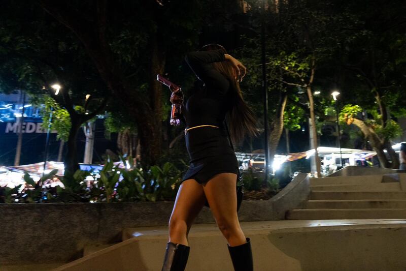 Prohíben demanda y solicitud de servicios sexuales en el Parque Lleras