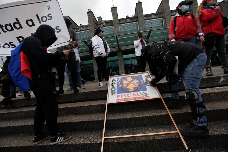 Manifestación de integrantes de la Primera Línea exigiendo la liberación de los presos políticos.
