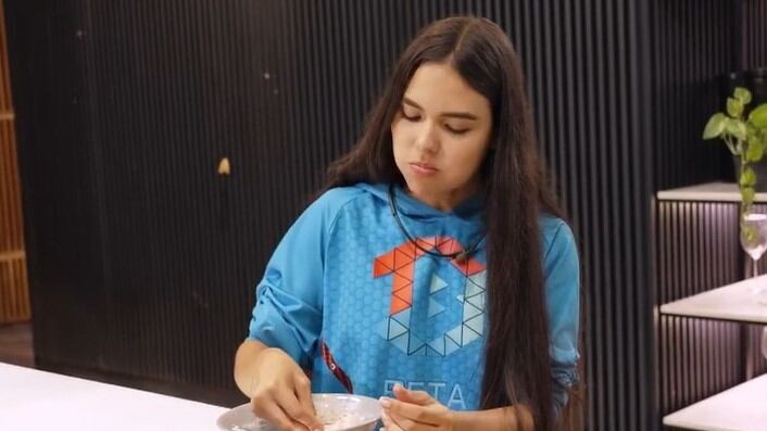 Nuevamente Guajira criticó la manera en la que Sara del ‘Desafío The Box’ come y a ella se sumaron Rapelo y Mai.