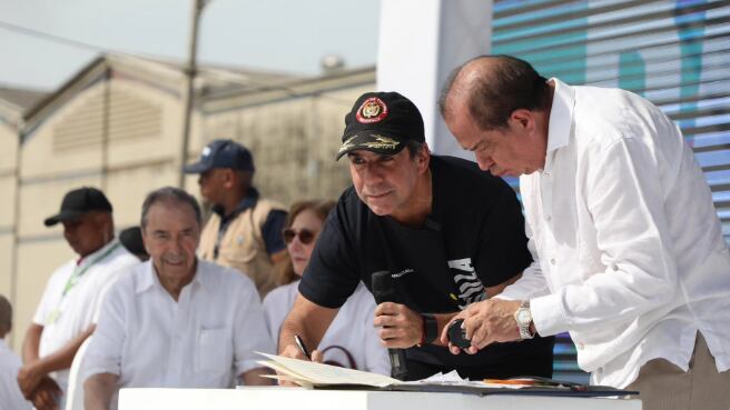 Alejandro Char se posesionó como alcalde de barranquilla en el barrio Rebolo, suroriente de la ciudad.