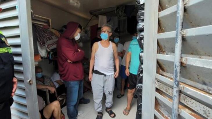 Hallaron 16 personas recluidas en shut de basura en estación de Policía de Bogotá