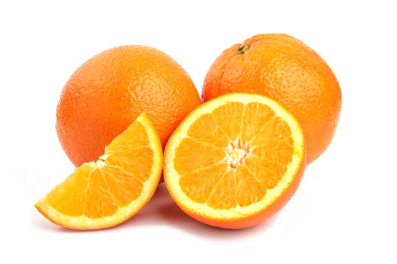 La naranja es buena para el estreñimiento y ayuda a combatir la anemia, entre otros beneficios para la salud que ofrece una de las frutas más consumidas en el mundo. Foto: Freepik.