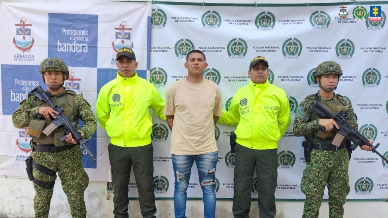 Escolta señalado de asesinar a policía tras dispararle cuatro tiros.