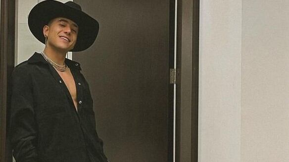 El cantante Andy Rivera publicó un video en el que interpreta un himno de despecho y habló de quienes no dan muestras de amor.