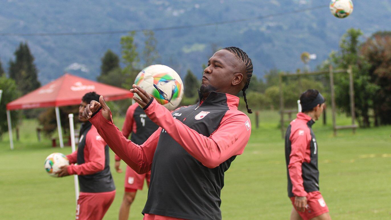 Hugo Rodallega dijo que a Santa Fe le hizo daño el cambio de técnico cuando llegó Jorge Bava
