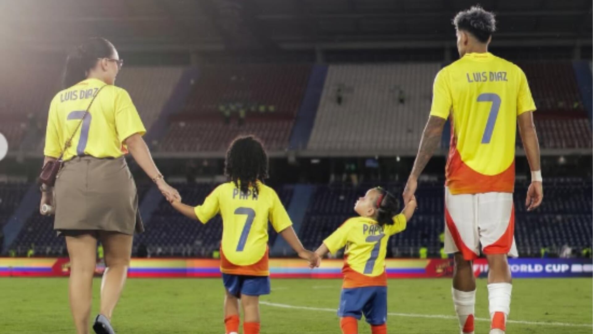 Luis Díaz recibió amoroso detalle de su esposa Gera Ponce tras clasificar al Mundial