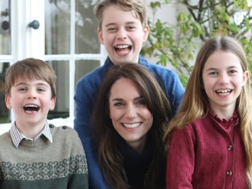 Los 16 errores de edición que hay en la polémica foto de la princesa Kate Middleton junto a sus hijos