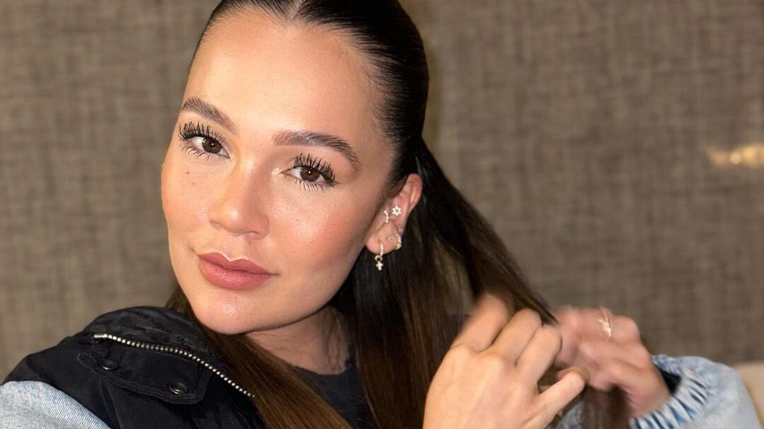 Según la modelo Lina Tejeiro esto se debe a que solo asea esa parte de su cuerpo una vez a la semana y a veces cuando lo recuerda.