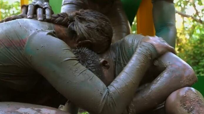 Yan puso a llorar a más de un televidente del ‘Desafío The Box’ al completar la prueba que le dio a Beta seis motocicletas.