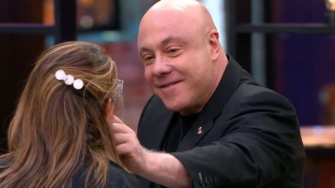 La actriz Marcela Gallego presentó unos carbones comestibles que sorprendieron a los jueces de MasterChef Colombia.