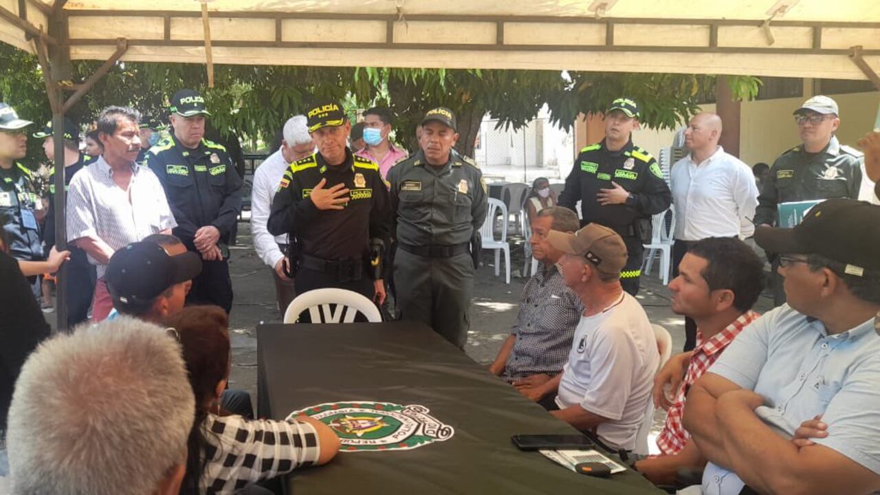 Director de la Policía visitó a familias de jóvenes asesinados en Chontó, Sucre