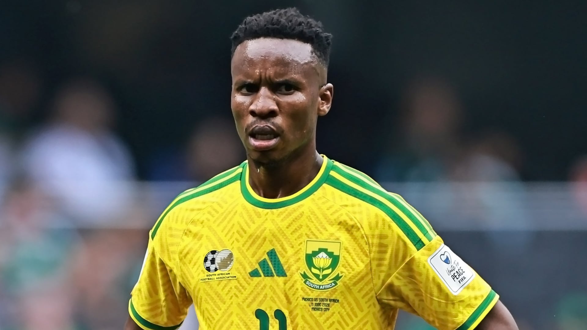 Themba Zwane, sancionado con tres partidos, podría despedirse del Mundial por su expulsión contra México