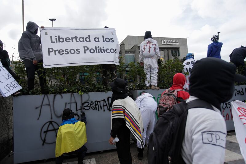 Manifestación de integrantes de la Primera Línea exigiendo la liberación de los presos políticos.