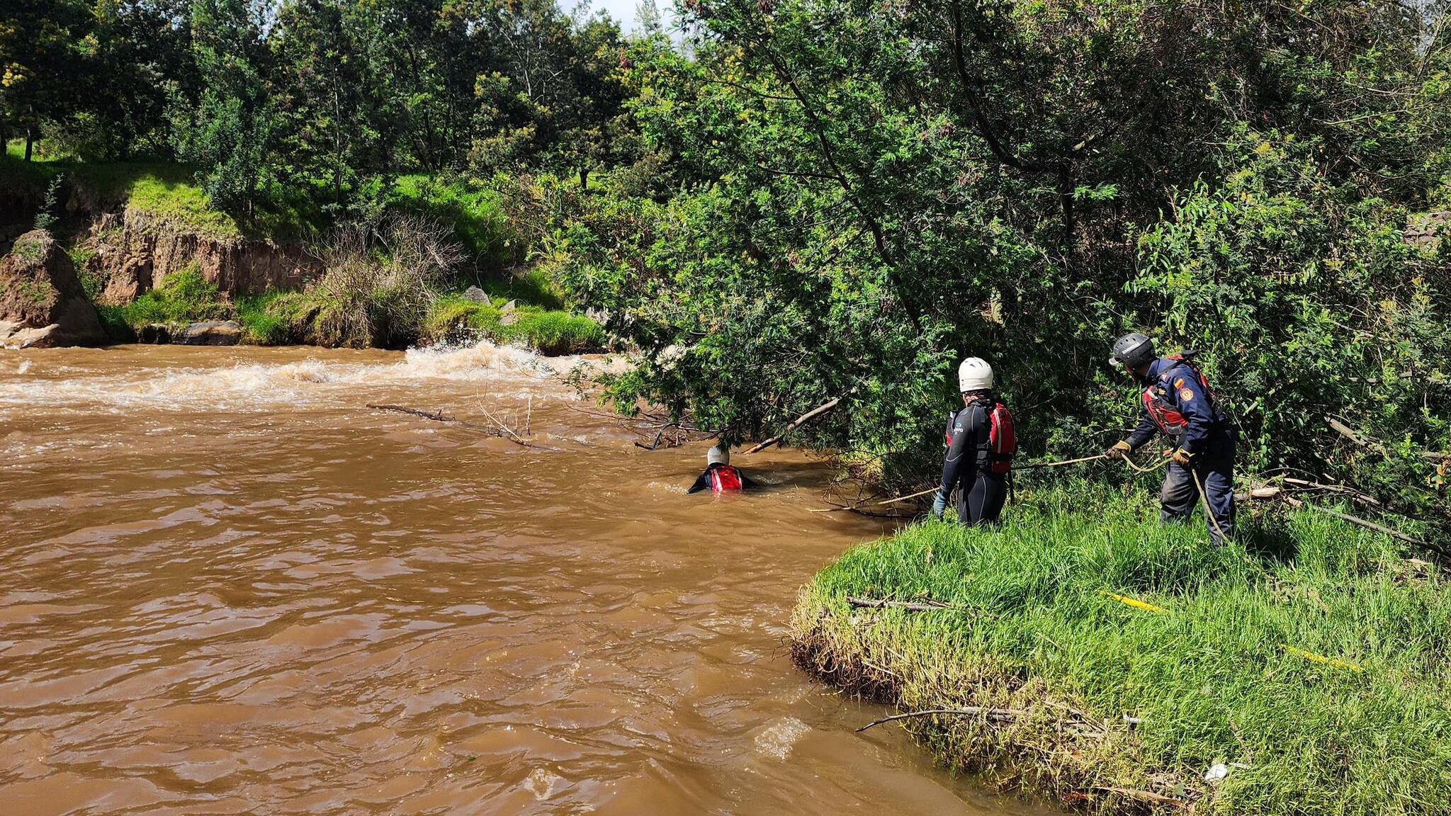 Se intensifica la búsqueda de Sharol Saray, niña de 8 años que fue arrastrada por el rio Tunjuelito.