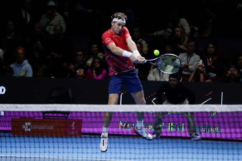 Rafael Nadal VS Casper Ruud durante su juego de exhibición en el Coliseo Live en Bogotá.